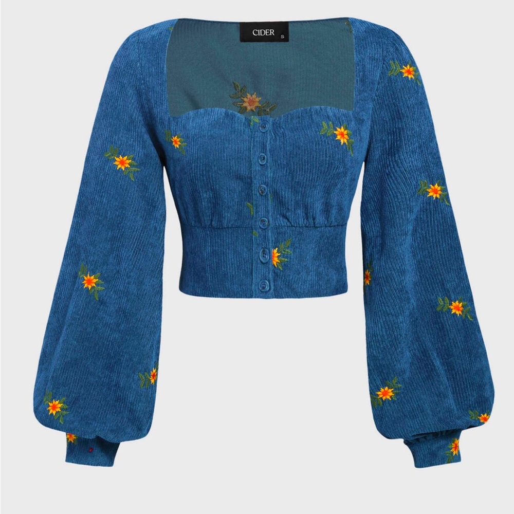 Cider  Size L Blue with yellow embroidered flowers 🌻 crop top New With Lags
